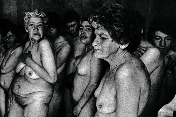 Baño X, de la serie Antesala de un desnudo, 1999  © Paz Errázuriz