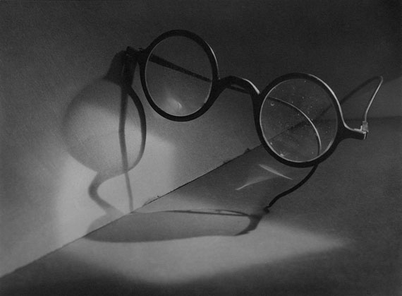 Loneliness and Glasses / Einsamkeit und Brille, ca. 1924© Miloslava Rupešová-Funková / Jaromír Funke