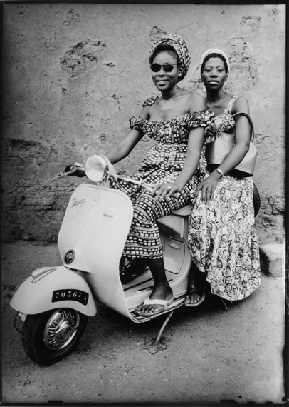Untitled, 1952-1955 © Seydou Keïta / SKPEAC / courtesy CAAC – The Pigozzi Collection, Geneva