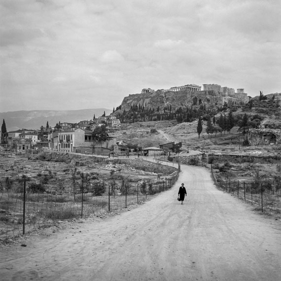 Robert McCabe: ATHENS 1955, The Agora and the Acropolis from Observatory Road
Analog Gelatin Silver print
50 x 50 cm (19’ 5/8 x 19’ 5/8 inches)
© Robert McCABE courtesy galerie SIT DOWN