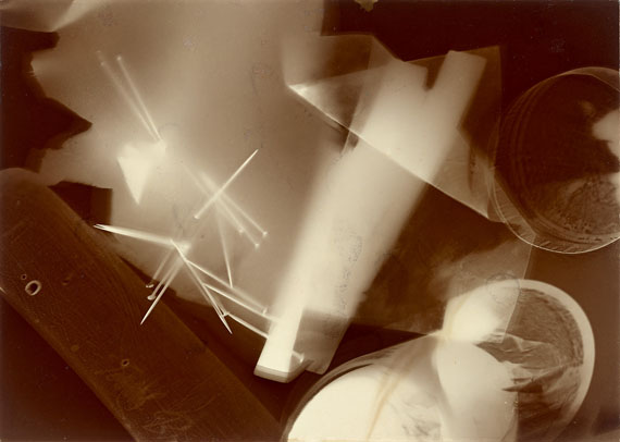 Lot 2062László Moholy-NagyUntitled. Weimar, 1923/25Vintage. Photogram. Unique work. 12,5 × 17,6 cm (4 ⅞ × 6 ⅞ in.)EUR 300.000 – 500.000USD 369,000 – 615,000