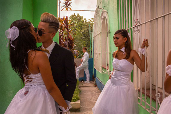 Diana Markosian / Magnum Photos - ‘Over the Rainbow’ Havana, Cuba. 2018 © Diana Markosian, Courtesy of the Elliott Erwitt Havana Club 7 Fellowship