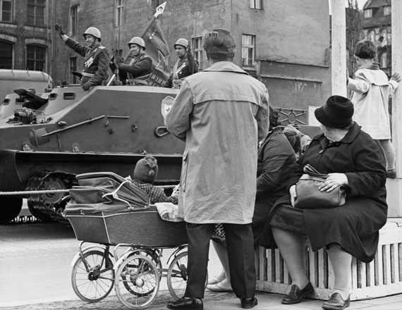 Parade der Roten Armee zum Tag der Befreiung, Berlin, 1965 © Roger Melis Nachlass