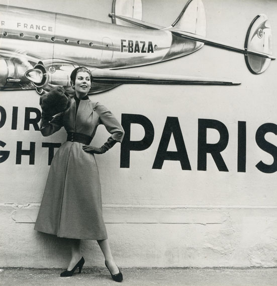 Lot 118SÉEBERGER Frères (2e génération)Jacques Fath, Pour la revue "La Donna", Paris, c. 1950Tirage argentique d'époque30,5 x 30 cmEstimation : 250 €