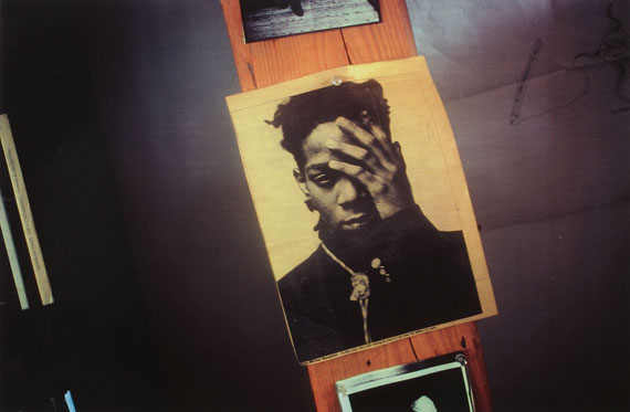 Marina Faust, aus der Serie Basquiat-Mort Paris, 1989 – 1990/1989, Laserkopien von chromogenen Abzügen, Fotosammlung des Bundes am Museum der Moderne Salzburg