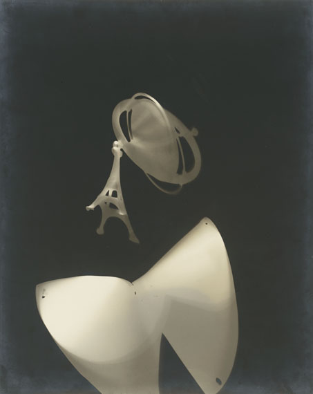 László Moholy-NagyPhotogram (Photogram with Eiffel Tower ca. 1925 / 1928–1929Reproduction by the artist from the unicum, silver gelatin print© Kunstbibliothek, SMB