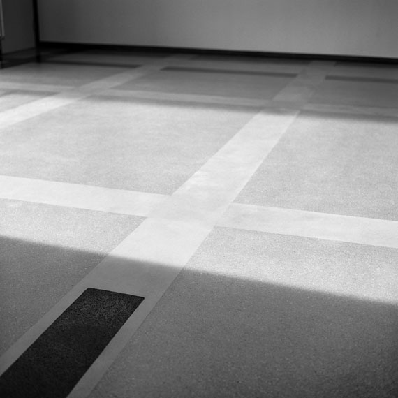 Light and shadow play in the vestibule, Bauhaus Dessau, 2006 © Stefan Berg, 2019 
© photography Stefan Berg / Building design Walter Gropius VG Bildkunst