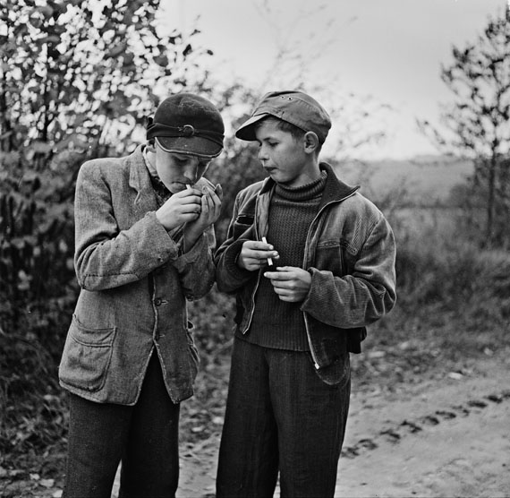 Bill Perlmutter: G.I Zigaretten, Deutschland 1955© Bill Perlmutter / Courtesy Galerie Hilaneh von Kories