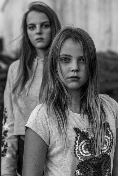 Carla Kogelman, Ich Bin Waldviertel14 August, 2017: Hannah and Alena are two sisters who live in Merkenbrechts, a bioenergy village of around 170 inhabitants in Waldviertel, an isolated rural area of Austria, near the Czech border.2018 Photo Contest, Long-Term Projects, Stories, 1st prize