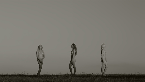 JEAN-LUC MOULÈNE, LES TROIS GRÂCES (THE THREE GRACES), 2012, HD VIDEO, 9’24, COURTESY OF THE ARTIST AND GALERIE CHANTAL CROUSEL, PARIS