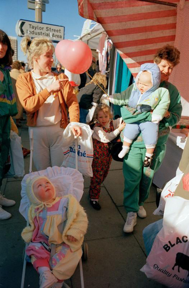 Tom Wood
Great Homer Street Market, Liverpool, 1991. 
Courtesy of the artist and Galerie Sit Down