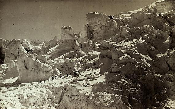 Louis Auguste Bisson und Auguste Rosalie Bisson: Ersteigung des Mont Blanc, 1862Albuminabzug / Neuabzug, 40 x 24,5 cm, Sammlung Museum für Photographie Braunschweig