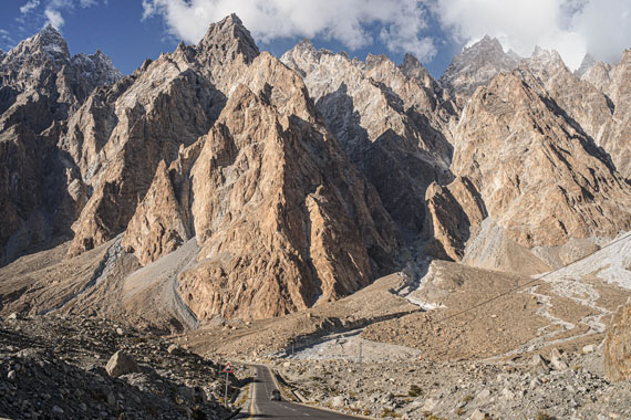 Eckard Gollnow: Auf dem Karakorum Highway bei Passu