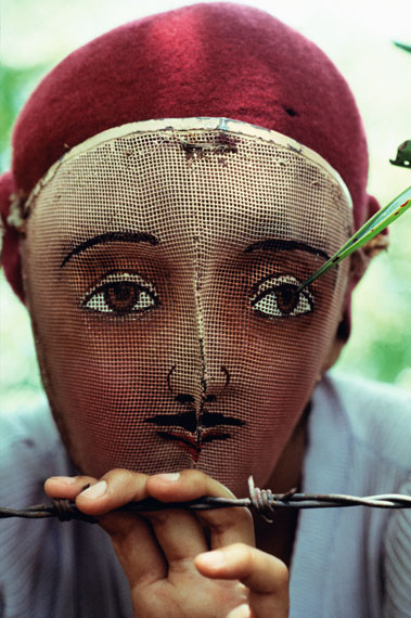 Susan Meiselas: Traditional Indian dance mask from the town of Monimbó, adopted by the
rebels during the fight against Somoza to conceal identity, Nicaragua, 1978
© Susan Meiselas / Magnum Photos