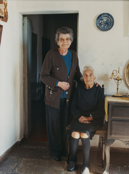 Martin Rosswog: Maria del Carmen Garcia de Figueiredo (standing) and Maria Teresa Neves Carualho, 2009
© Martin Rosswog, VG Bild-Kunst, Bonn 2020