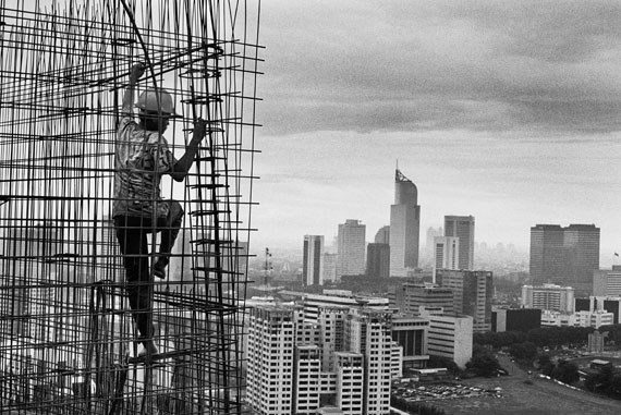 Bau der Rasuna-Anlage im Geschäfts- und Finanzviertel Kuningan. Jakarta, Indonesien. 1996
© Sebastião Salgado