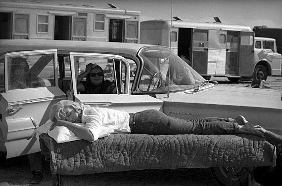 Eve Arnold: Marilyn Monroe. Filming of "The Misfits", Nevada, USA, 1960© Eve Arnold/Magnum Photos
