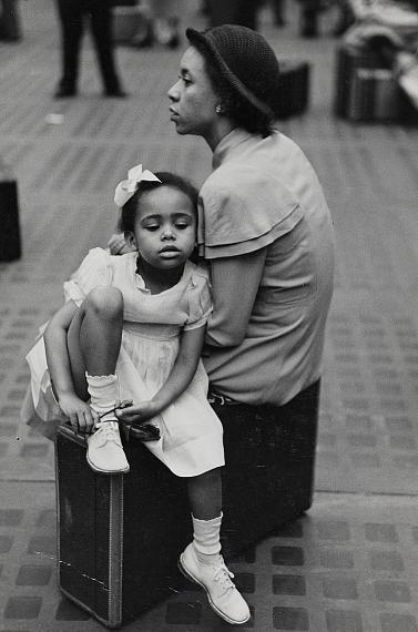 RUTH ORKIN (1921-1985)Mother and Daughter, Penn StationUS$ 5,000 - 7,000€ 4,100 - 5,800