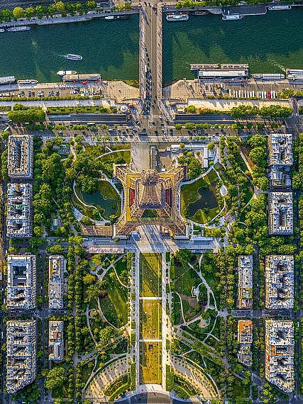 Jeffrey Milstein
Eiffel Tower 7, 2019
64x 48 inches - (other sizes & pricing available)
Pigment print from a limited edition of 10
$7,000 USD  (plus tax & framing)