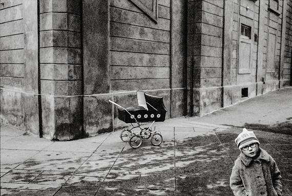 "Boy With Pram" (ca. 1970), 20" x 24", Gelatin Silver Photograph 
© Paul Ickovic / Courtesy of Robert Klein Gallery
