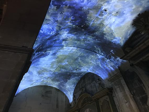 Lisa Kohl: view of audiovisual installation "HAVEN", Chapelle de la Charité, Arles© Romain Girtgen/CNA