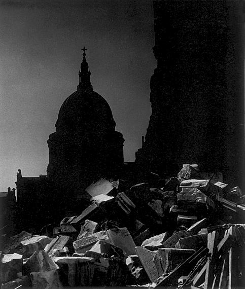 Bill Brandt
St. Paul's Cathedral in the moonlight, 1942
Private collection
Courtesy Bill Brandt Archive and Edwynn Houk Gallery 
© Bill Brandt / Bill Brandt Archive Ltd.