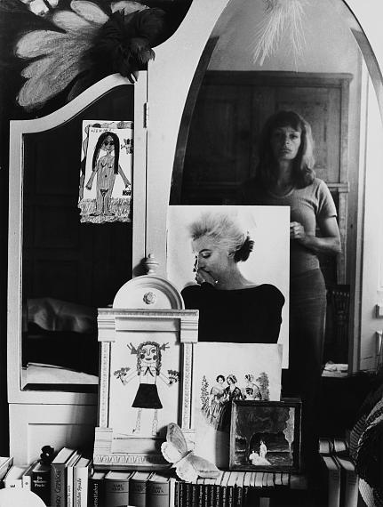 Helga ParisSelbst im Spiegel, 1971Silbergelatineabzug30 cm x 22,5 cm