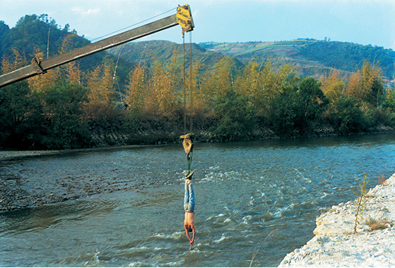 He YunchangDialogue with Water, Photohgraph 1999© He Yunchang