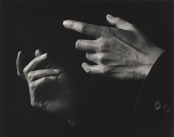 Ruth Bernhard: Conductor's Hands, 1983, Silbergelatine-Druck, 19 x 24 cm