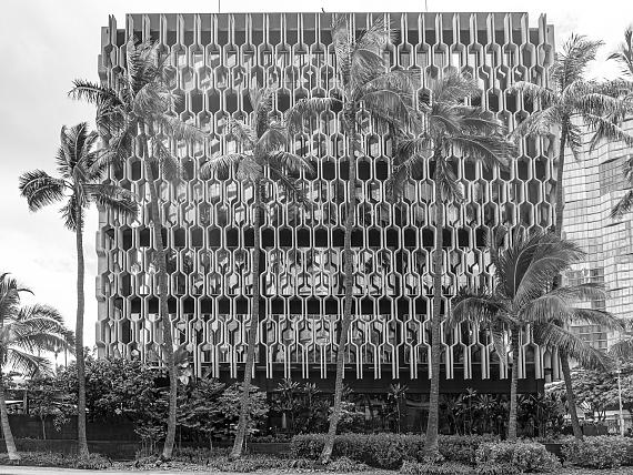 Bernd Rathjen: "Ex IBM Building by Vladimir Ossipoff", Honolulu 2019, 80 x 60 cm, Edition 10 + 3 AP