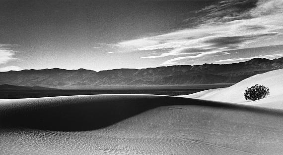 Ruth Bernhard: Death Valley, 1969Silvergelatine Print, 19 x 34 cm