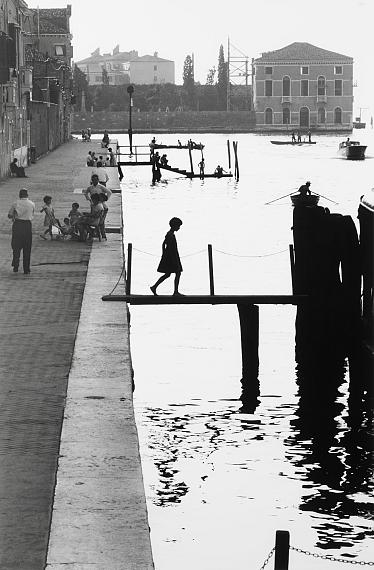 Lot 173Willy RONIS (1910 - 2009)Fondamenta nuove - Venice, 1959101 x 66,5 cm Estimate: €8,000 - €12,000