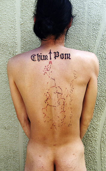 Chim↑Pom: 
KOKKURISAN TATTOO 2008
Lambda print 83 x 52 cm
Courtesy: ANOMALY and
MUJIN-TO Production, Tokyo