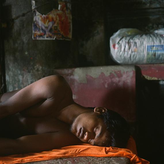 Denis Dailleux: Le dormeur à Calcutta, Inde, 2019, C-Print, 38 x 38 cm, Ed. 12 + 1 AP