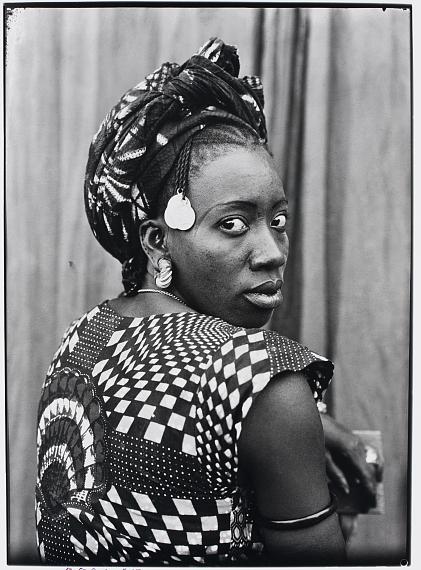 Seydou Keïta: Untitled, 1952–1955Courtesy The Walther Collection, Neu-Ulm/New York City and CAAC - The Pigozzi Collection, Geneva