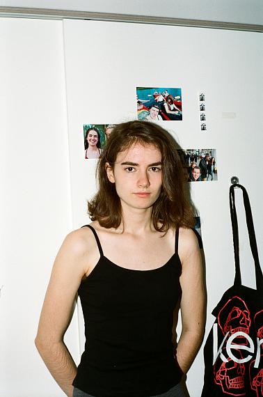 Anna Breit: Henrike, aus der Serie Teens (in their rooms)
FOTOHOF edition, 2021