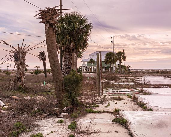 Anastasia Samoylova
Empty Lots, Mexico Beach, 2021
Archival Pigment Print, mounted, framed
80 x 100 cm
Edition 5 + 2 AP