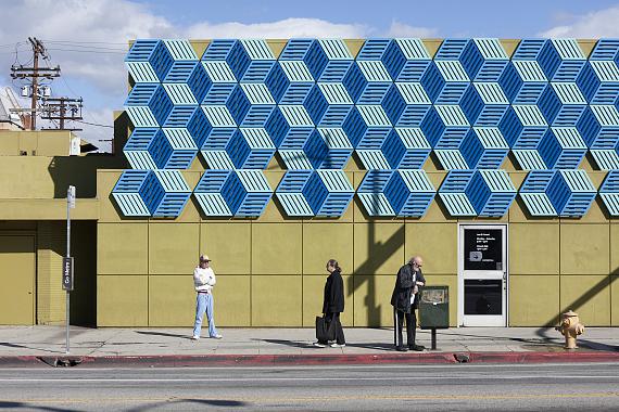 Jens Liebchen
Untitled (Wilshire Boulevard / La Brea Avenue) 
from the series L.A. Crossing, 2010-2022
Archival Pigment Print, 80 x 60 cm, framed
Edition of 5
© Jens Liebchen