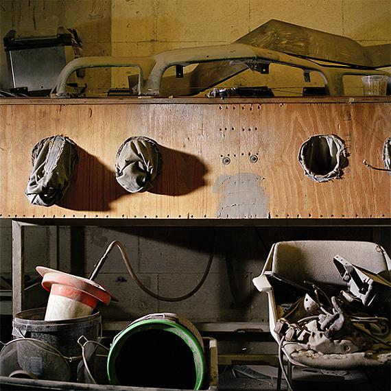 Jacquie Maria Wessels: Garage Still #11.2, 2014, Analogue C-print 