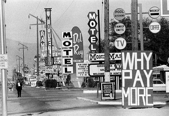 © Thomas Hoepker / MAGNUM PHOTOS, USA, Reno, Nevada, 1963. Main road