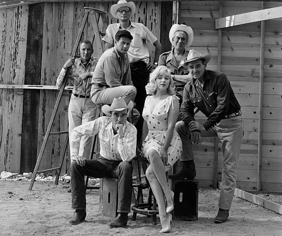 Elliott Erwitt
John Huston, Marilyn Monroe, Clark Gable, Montgomery Clift, Eli Wallach and Arthur Miller on the set of "The Misfits", Reno, Nevada, USA 1960
© Elliott Erwitt / Magnum Photos