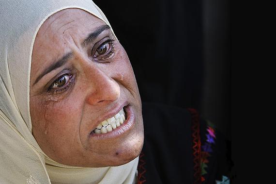 Palästinensische Gebiete, Gazastreifen, 2005
Eine Frau weint, nachdem israelische Streitkräfte in Beit Lahia zwei Verwandte im Teenageralter getötet haben.
© Goran Tomašević / Edition Lammerhuber