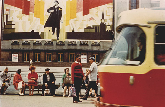 Boris Mikhaïlov, de la série « Red », 1968-75 © Boris Mikhailov, VG Bild-Kunst, Bonn.Tate: Acquis avec l'aide du Art Fund (avec la contribution de la Wolfson Foundation) et Konstantin Grigorishin 2011.