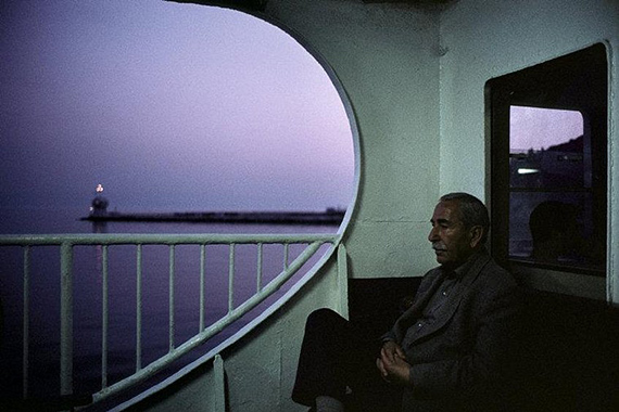 TURKEY. Istanbul. 2001. On board a ferry at dusk near the Princess Islands.© Alex Webb / Magnum Photos
