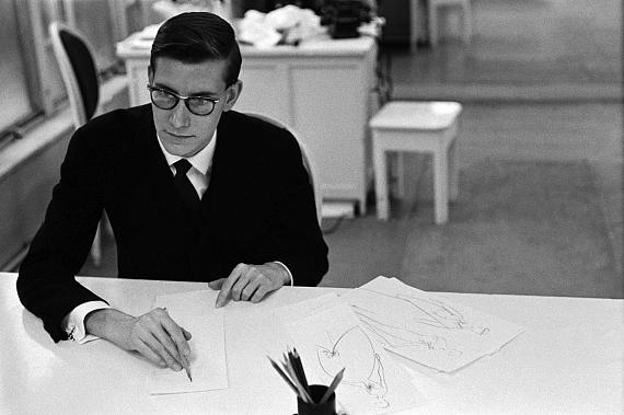 FRANCE. Paris. Couturier Yves St. Laurent preparing his first fashion show at Dior. 1957
© Inge Morath / Magnum Photos / courtesy CLAIRbyKahn