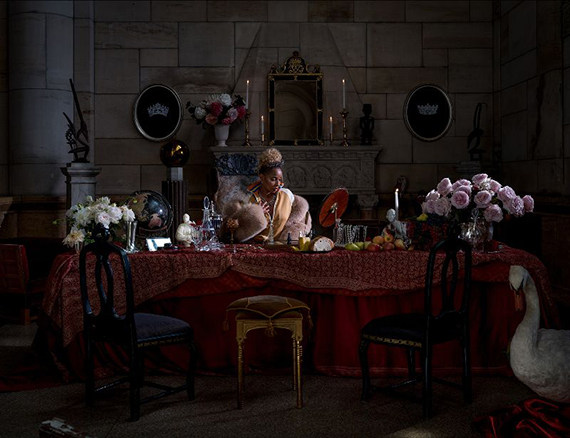 Queen B (Mary J. Blige), 2018 – 19© Carrie Mae Weems. Courtesy of the artist and Jack Shainman Gallery, New York.