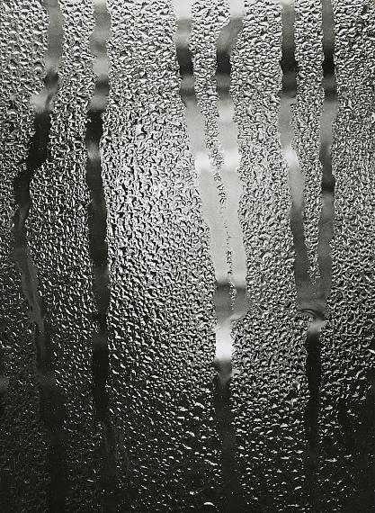 Peter KeetmanBeschlagene Fensterscheibe, 1947Vintage ferrotyped gelatin silver print on Leonar paper23.4 x 17.1 cm© Peter Keetman Archiv/Stiftung F.C. Gundlach, 2023