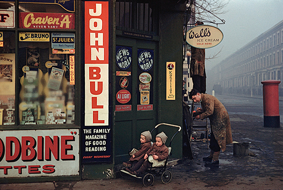 Inge Morath – Street Corner at World“s End, London, Great Britain, 1954 