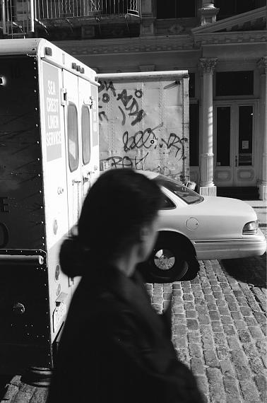 Girl in SoHo, 1997 © Rudolf Klotz