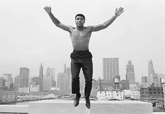 Muhammad Ali, (formerly Cassius Clay) boxing world heavy weight champion in Chicago,jumping from a bridge over the Chicago River, USA, Chicago, 1966 © Thomas Hoepker/Magnum Photos